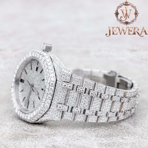 Reloj de Acero Inoxidable Plateado de la Mejor Calidad con Diamantes Mossinate, Reloj Impresionante para Hombres y Mujeres con un Atractivo Clásico - Product Image 3