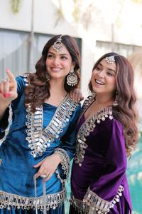 Elegante Ensemble Kurta con Salwar Farshi, Silhouette a Gamba Larga, Realizzato in India per Amanti dello Stile Etnico Moderno - Product Image 5