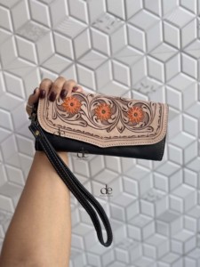 Cartera de mano de cuero con grabado artesanal de diseño único 2026, elegante, de piel con pelo, multiusos, estilo western, para mujer, para uso diario - Product Image 4