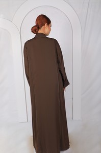 Elegante y lujosa abaya de manga larga con hermoso trabajo artesanal, única y a la moda para damas. - Product Image 5