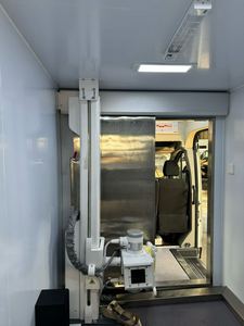 Véhicule médical vétérinaire tout-terrain robuste à moteur diesel, ambulance pour animaux avec équipement médical - Product Image 6