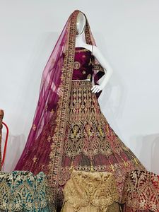 Costume de mariage indien royauté de mariée 3 Flair Latkan Full Heavy Velvet Lehenga Embelli Dupatta Long Blouse Full Jarkan Regal - Product Image 3