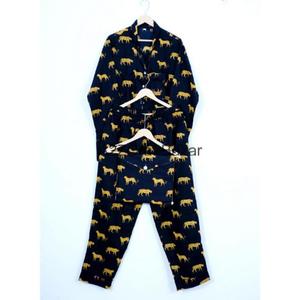 Conjunto de Pijama Floral Estampado a Mano 100% Algodón Puro, Tejido de Punto Hecho a Mano, Ropa de Estar por Casa para Verano, Hotel, Damas de Honor - Product Image 1