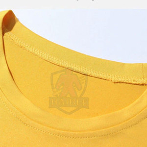 บริการ OEM ชุดเสื้อยืดและกางเกงขาสั้นผู้ชายสำหรับฤดูร้อน ลายเรียบ เอวยางยืด เป็นมิตรกับสิ่งแวดล้อม ระบายอากาศได้ดี คุณภาพสูง - Product Image 3