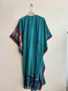 Caftán de Seda Sari Indio Vintage Surtido, Vestido Floral Recto Hecho a Mano Ecológico para Mujer, Maxi de Lujo para Uso Diario - Product Image 2