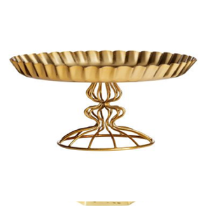 Tour de service dorée à deux niveaux avec assiettes texturées et poignée décorative en forme de feuille. Élégant et disponible à prix de gros. - Product Image 2