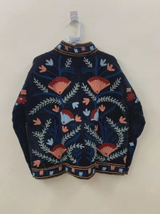 Veste bomber en velours Suzani faite à la main, veste vintage réversible pour femmes bohèmes, automne/hiver, brodée à la main - Product Image 3