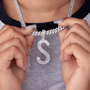 Pendentif personnalisé lettre initiale 'S' en moissanite, en argent sterling 925 plaqué rhodium, style hip-hop unisexe, effet glacé, pièce maîtresse - Product Image 6