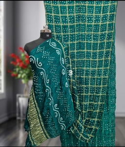 Sari Bandhani Tradicional Hecho a Mano en India - Seda Modal Pura con Borde Zari para Novias y Bodas - Product Image 4
