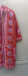 Abrigo de terciopelo bordado para mujer con estampado floral de corazones, ropa exterior larga para otoño e invierno, regalo para ella. - Product Image 3