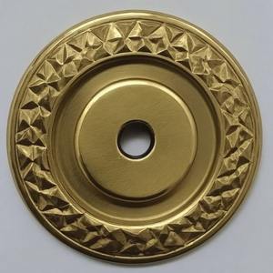 Placa Trasera de Latón con Acabado Martillado Antiguo, Diseñada para Puertas de Estilo Histórico, con Construcción Duradera y Detalles Elegantes - Product Image 2