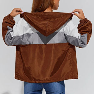 Veste matelassée imperméable personnalisée pour femme, color block, respirante, en peau de mouton, doublure en lin imprimé, crochetée, collection hiver 2026 – Vente en gros - Product Image 2