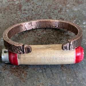 Bracelet magnétique unisexe en cuivre massif, style moderne et traditionnel, fait main, martelé, rigide, cadeau idéal - Product Image 2