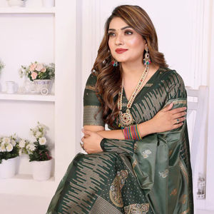 Sari en soie du Sud bicolore exquis – Broderie Zari riche et blouse contrastante – Idéal pour les mariages et les tenues de soirée - Product Image 1