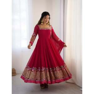 ชุดเลเฮนกาโชลีผ้าโพลีเอสเตอร์สำหรับงานออกแบบ พร้อมงานปักดิ้นหลายเส้นและงานปักเลื่อมสำหรับงานแต่งงาน ไซส์ XL - Product Image 4