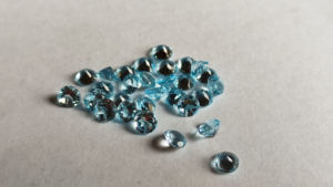 Topaze Bleue de Londres Pierres coupées de haute qualité de 6mm du fabricant de topaze bleue Pierres précieuses rondes naturelles - Product Image 5