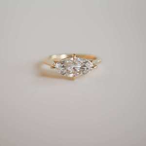 แหวนหมั้นวินเทจเพชรทรงมาร์คีส์ 1 กะรัต ทองคำขาว 14K เพชร CVD ผลิตในห้องปฏิบัติการ ชุบโรเดียม รับรองโดย IGI ระดับ E VS1 หรูหรา สวยงาม - Product Image 5