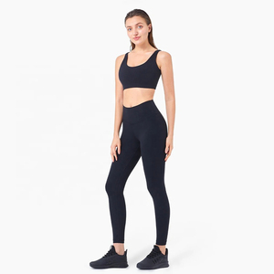 Ensemble de sport personnalisé au design optimal, 2 pièces : leggings de yoga taille haute et soutien-gorge de sport, vêtements de sport pour femmes - Product Image 1