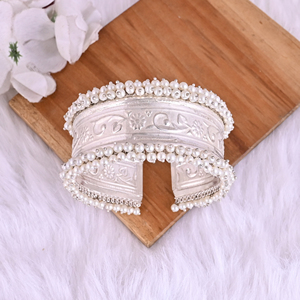 Bracelet ethnique orné de perles |   Bijoux indiens traditionnels en laiton plaqué argent - Product Image 2