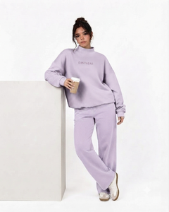 เสื้อสเวตเชิ้ตคอเต่าทรงโอเวอร์ไซส์สำหรับผู้หญิง สีลาเวนเดอร์ล้วน ไหล่ตก ผ้าฝ้ายถัก สำหรับใส่ในฤดูใบไม้ร่วง - Product Image 1
