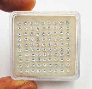 พลอยโทแพซสีฟ้าธรรมชาติทรงกลม จำนวน 100 เม็ด ขนาด 2.25 มม. พร้อมใบรับรอง IGI สำหรับทำเครื่องประดับ - Product Image 2