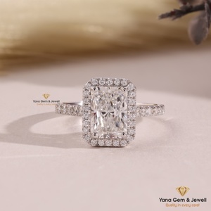 Anillo de Oro Blanco de 14K con Diamante Cultivado en Laboratorio con Corte Radiante, Personalizado para Mujer, 2.00 Quilates, Certificado IGI, Color E, Claridad VVS2 - Product Image 1