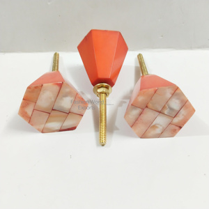 Boutons de porte de luxe en nacre poignée orange en résine bouton unique fabriqué à la main pour chambre, salle de bain ou portes de placard - Product Image 1