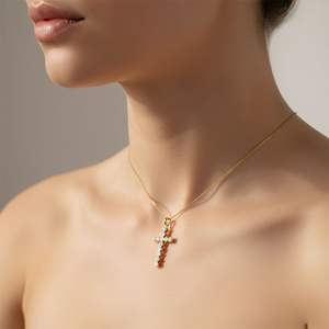 Collar con Colgante de Cruz con Diamantes Redondos de 1.40CTW con Engaste de Bisel para Mujer - Product Image 6