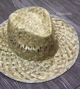 Chapeau de paille unisexe tendance avec sangle sous le menton, chapeau de plage de haute qualité avec trous de ventilation, logo personnalisé imprimé, chapeaux d'été en gros - Product Image 4