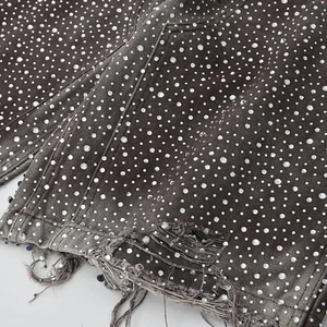 Pantalones Cortos de Lujo Personalizados para Hombre con Pedrería, 100% Algodón de Alta Calidad con Patrón Sólido de Pedrería, Estilo Urbano, Efecto Desgastado por el Sol - Product Image 5