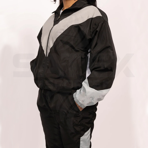 Conjunto deportivo de dos piezas para mujer, con capucha, cortavientos personalizado, pantalones cortos deportivos y sudadera con cremallera, conjunto de nailon. - Product Image 5