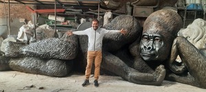 Escultura de Gorila de Fibra de Vidrio de la Mejor Calidad, Estatua Decorativa para Jardín, para Uso en Interiores y Exteriores, Disponible a un Precio Razonable - Product Image 2