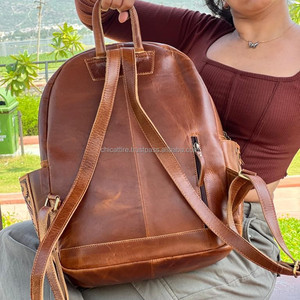 Sacs à dos en cuir de vachette véritable usiné à la main Sacs à dos en cuir sculptés élégants Sacs à dos de style occidental Nouvelle mode élégante - Product Image 5