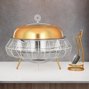 Réchaud de buffet rond style nordique avec base en maille blanche et plat chauffant doré en acier inoxydable pour traiteur, idéal pour mariages et réceptions - Product Image 3