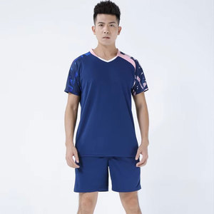 ชุดเทนนิสทีม OEM แบบกำหนดเอง เสื้อผ้ากีฬาโพลีเอสเตอร์/คอตตอนระบายอากาศได้ดี พร้อมโลโก้สีตามสั่ง คุณภาพสูง ชุดเทนนิสชาย - Product Image 4