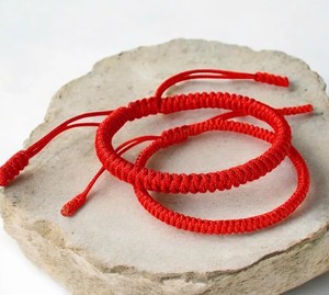 Pulsera Hecha a Mano, Pulsera de Hilo Rojo, Pulsera de Nudos de la Suerte - Product Image 2