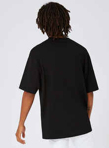 T-shirt noir oversize pour homme, coupe longue, style streetwear décontracté, épaules tombantes, en coton, Naimat Abbas Industries - Product Image 4