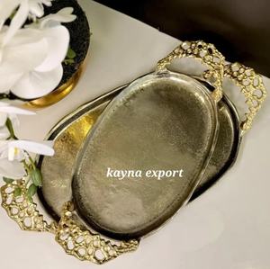 Ensemble de 2 plateaux de service mobiles en métal artisanal moderne de luxe, design martelé, poignée en forme de branche dorée, pour le ramadan et les mariages, pour servir des collations - Product Image 4