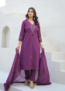 Ensemble de costume droit en coton violet 60x60 de luxe avec kurta brodée à la main, pantalon coordonné et dupatta froissé pour femme – Tenue de fête - Product Image 3