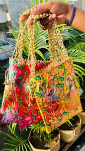 Bolsa Potli con Estampado de Radhe Krishna para Bodas Indias, Haldi, Mehendi, Sangeet, Inauguración de Casa y Regalo de Ganpati para el Festival Ramadán - Product Image 4