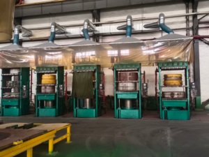 ユニバーサルスター 16x6-8 ソリッドゴムタイヤ 2.5トン電動フォークリフト後輪用 新品 耐摩耗性 防爆 工業用 - Product Image 5