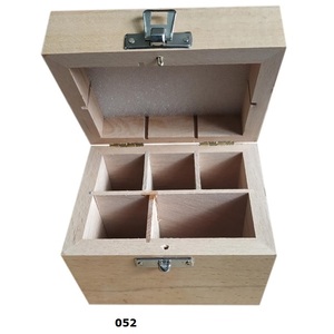 La boîte en bois est magnifiquement fabriquée à la main à partir de bois de qualité supérieure. Belle boîte en bois pour le rangement - Product Image 1