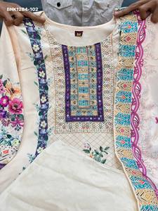 Conjunto de Kurti-Pant y Dupatta de Seda Lila de Alta Calidad con Espejo y Detalles Hechos a Mano, Proveedor Indio, Moda Femenina - Product Image 3