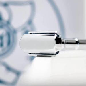 Maquinilla de Afeitar de Seguridad de Lujo con Hoja Única de Acero de Damasco para Hombre, con Mango de Madera y Detalles en Latón - Product Image 5