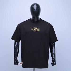 Camiseta Negra de Manga Corta con Cuello Redondo para Hombre, Estampado Frontal con Letras Doradas CRM DLACRM, Transpirable, OEM, Corte Regular Informal, Jersey de 280 GSM - Product Image 1