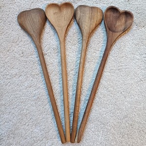 ช้อนไม้ทำมือ ทำไมการใช้ช้อนเหล่านี้ถึงทำให้การทำอาหารดูพิเศษและเชื่อมโยงกับประเพณีอย่างแท้จริง - Product Image 1