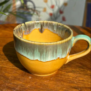 Taza de Té de Cerámica de Inspiración Vintage con Acabado Glaseado en Capas, Asa Resistente y Tecnología de Retención de Calor para un Ambiente Acogedor en la Mesa - Product Image 1