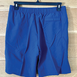 Pantalones cortos de estilo urbano de moda para hombre, color azul, con cintura cómoda y movimiento fácil, pantalones cortos informales de inspiración atlética para hombre - Product Image 4