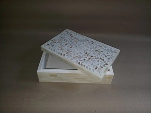 Caja Organizadora de Lujo con Incrustaciones de Hueso, el Accesorio de Decoración para el Hogar Más Vendido, Ideal para Joyas, Regalos y Accesorios, Disponible para la Venta - Product Image 6