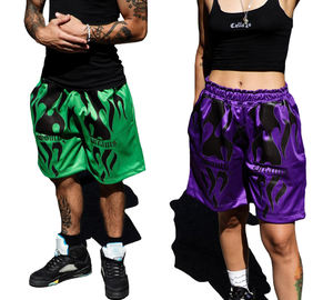 Pantalones cortos de baloncesto de satén con estampado de llamas personalizados para hombre, estilo urbano, corte holgado, en varios colores - Product Image 4